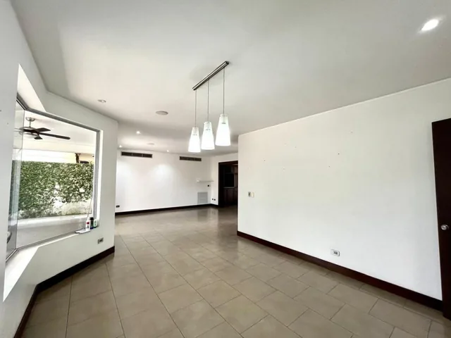 Casa de Venta en Samborondón - Km. 6 Urb. Lago Sol, Guayas — imagen 4