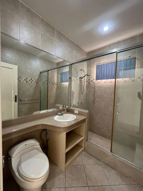 Casa Al Lago de Venta en Samborondón - Km. 6.5 urb. Lago Sol, Guayas — imagen 5
