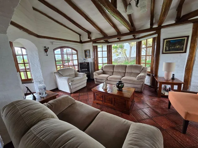 Casa - Quinta Venta Tumbaco con 2225 m² de Terreno — imagen 2