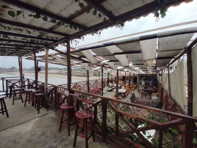 Casa Comercial Frente Al Mar de Venta en Crucita, Manabí — imagen 3