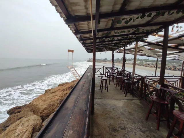 Casa Comercial Frente Al Mar de Venta en Crucita, Manabí — imagen 2