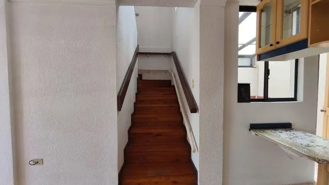 Casa en Venta de 2 Pisos en Conjunto Privado Calderón — imagen 2