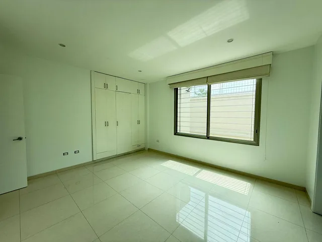 Vendo Casa en Los Parques/ Zona Ceibos, Guayas — imagen 4