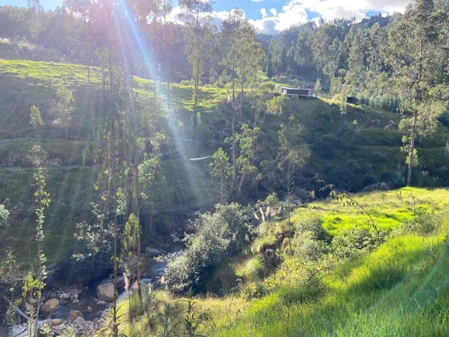 Terreno con Casa, en Chiquintad. 14 Mil m, Azuay — imagen 2