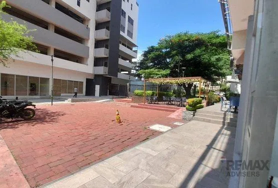 Venta Local Esquinero Doble Exposicion Los Ceibos, Guayas — imagen 2