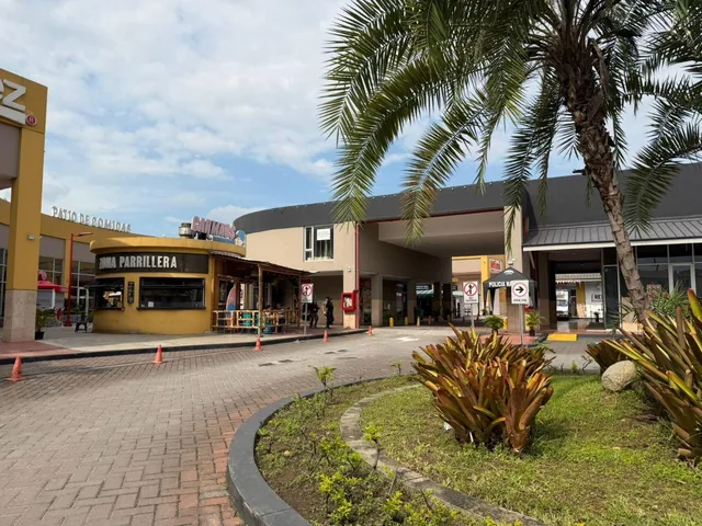 En Venta - Alquiler Local Comercial 41 m² - Plaza Comercial Oasis, Av Narcisa de Jesús, Guayas — imagen 2