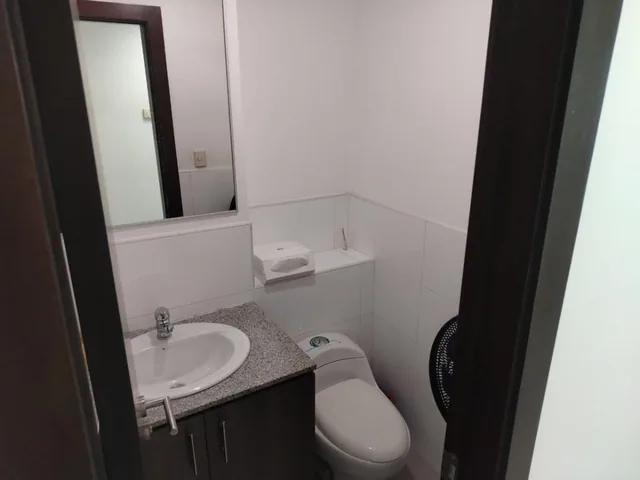 Alquiler - Venta Oficina 44 m², Amoblada - Edificio The Point, Puerto Santa Ana, Guayaquil, Guayas — imagen 4