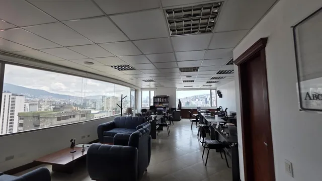 En Venta Hermosa Oficina en El Edificio Atlantic Business | 89 m² | $89.000 — imagen 2