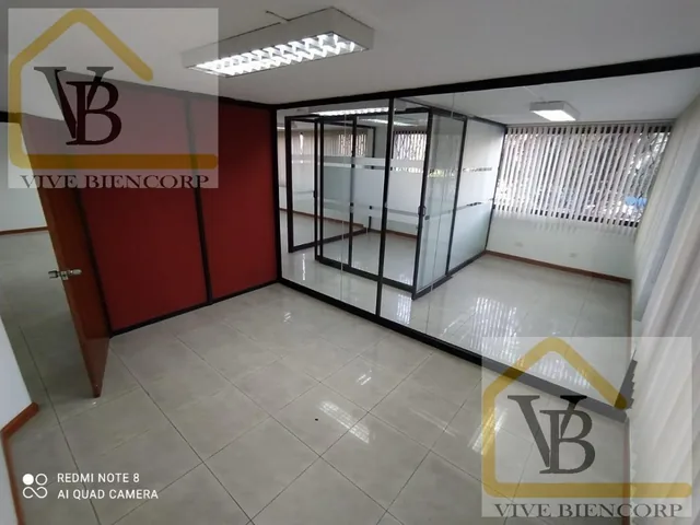 Oficina en Venta con Bodega y 2 Parqueaderos — imagen 5
