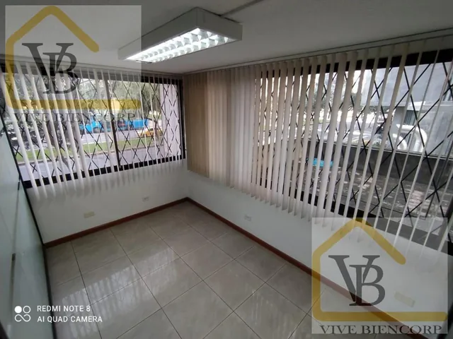 Oficina en Venta con Bodega y 2 Parqueaderos — imagen 4