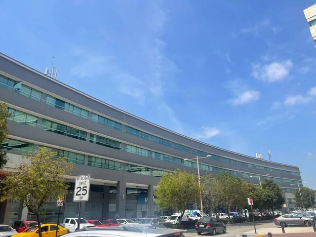 Oficina en Venta 75 m² - Amoblada - Parque Empresarial Colón - Guayaquil, Guayas — imagen 2