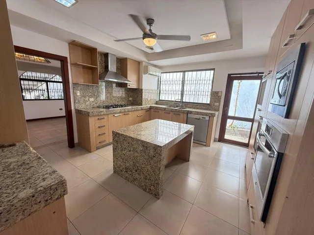 Vendo Casa en Los Parques, Guayas — imagen 4