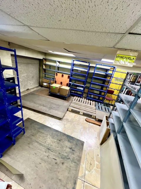 Local Comercial Dúplex en Venta | Av 6 de Diciembre | 204,88 m² — imagen 3