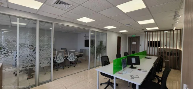 Vendo Oficina Corporativa 132 m² en Sky Building, 2 Parqueos, Vista Al Aeropuerto, Guayas — imagen 5