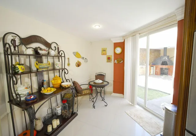Amplia Casa de Venta, Acabados de Primera. Armenia 1 — imagen 4