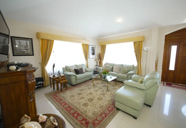 Amplia Casa de Venta, Acabados de Primera. Armenia 1 — imagen 2