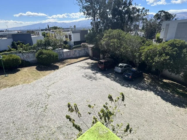 Venta Terreno de 4421 m² Excelente Ubicación en Cumbayá - Quito — imagen 3