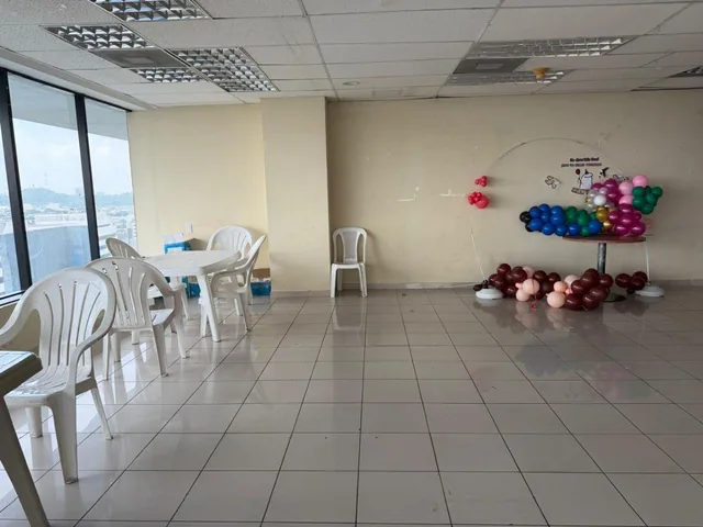 En Venta Oficina Ejecutiva 180 m² Edif. Las Cámaras - Guayaquil, Av Francisco de Orellana. Guayas — imagen 5