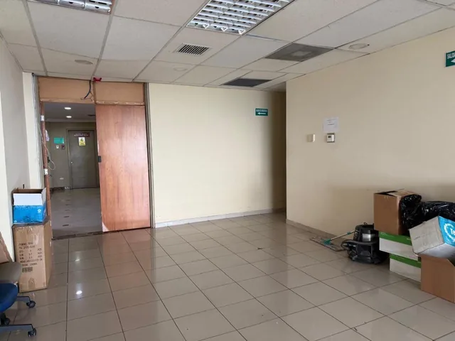 En Venta Oficina Ejecutiva 180 m² Edif. Las Cámaras - Guayaquil, Av Francisco de Orellana. Guayas — imagen 4