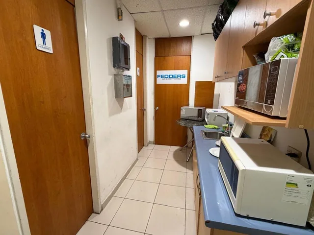 En Venta Oficina Ejecutiva 180 m² Edif. Las Cámaras - Guayaquil, Av Francisco de Orellana. Guayas — imagen 2