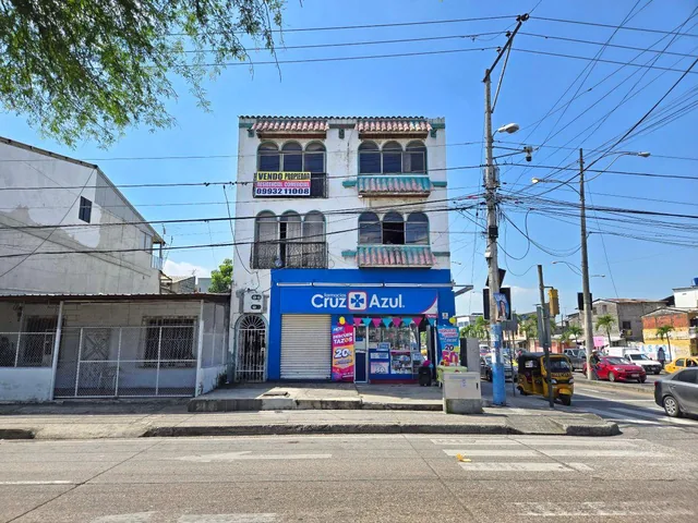Propiedad en Venta Esquinera, Residencial y Comercial, 4 Locales - Av Domingo Comín, Sur Guayaquil, Guayas — imagen 2