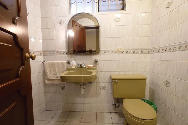 Sector Bicentenario. Casa Comercial, Oficinas, Consultorios. Propiedad Ideal Para Multiples Usos — imagen 5