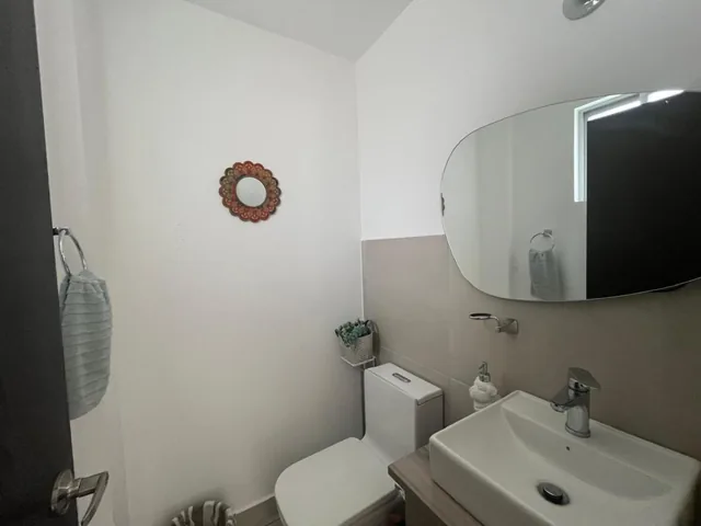 Casa Esquinera de Venta en Puembo — imagen 4