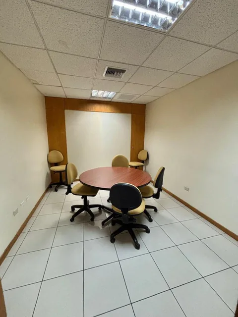 Oficina en Venta, Totalmente Remodelada – Edificio Professional Center, Guayas — imagen 3