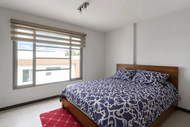 Casa en Venta de 3 Pisos, 4 Dorm. | Conjunto Privado – Tumbaco — imagen 2