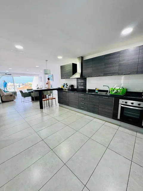 En Venta Departamento de 3 Habitaciones con Vista Al Mar en Urbanización Exclusiva de Manta, Manabí — imagen 2