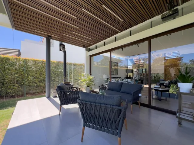 Casa en Venta Moderna con Amplia Área Verde Conjunto Privado en Puembo — imagen 4
