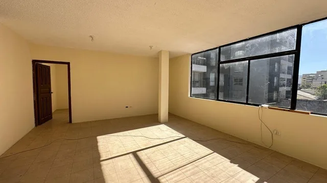 Alto Potencial de Inversión | Propiedad Comercial/residencial en Venta – La Floresta — imagen 4