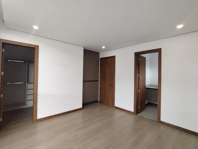 Casa en Venta 3 Dorm. | Doble Altura y Jardín Privado | La Primavera – Cumbayá — imagen 3