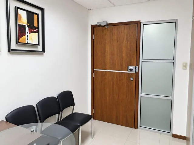 Oficina de 48 m² en Venta en Edificio Trade Building, Zona Mall del Sol, Guayas — imagen 2