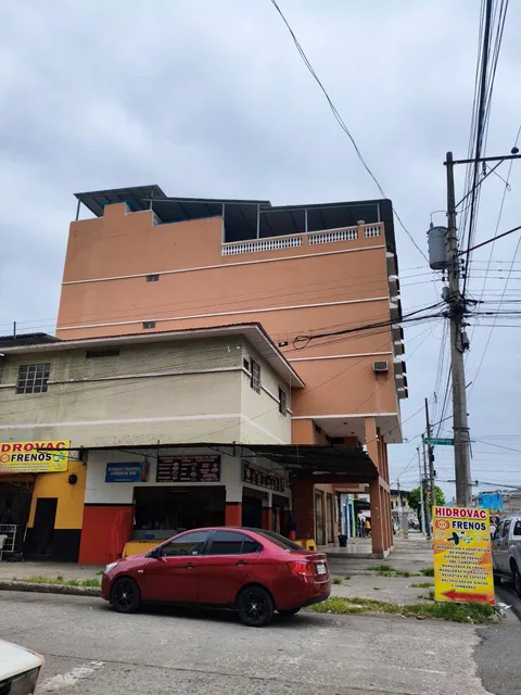 Propiedad Esquinera Comercial con 3 Locales y 2 Departamentos – Ayacucho y La Décima A. Marín, Guayas — imagen 3