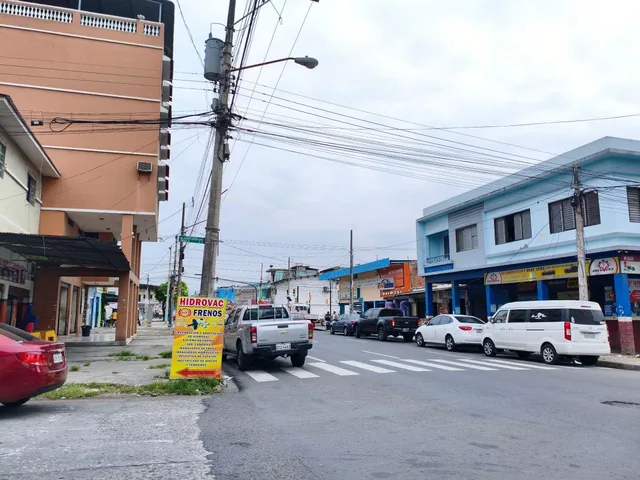Propiedad Esquinera Comercial con 3 Locales y 2 Departamentos – Ayacucho y La Décima A. Marín, Guayas — imagen 2