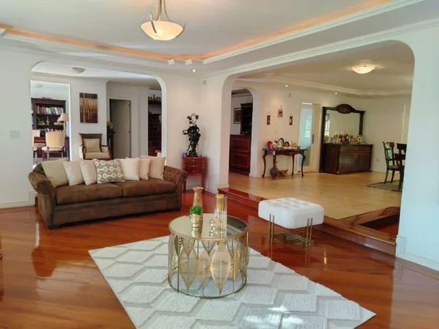 Excelente Casa en Venta en Cumbayá — imagen 3