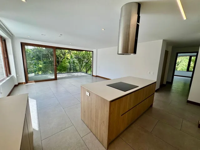 Venta Departamento en Excelente Edificio, Amplia Terraza, Linda Vista en Urbanización, Intervalles — imagen 4