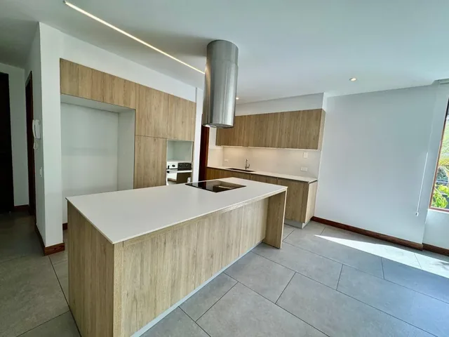 Venta Departamento en Excelente Edificio, Amplia Terraza, Linda Vista en Urbanización, Intervalles — imagen 2
