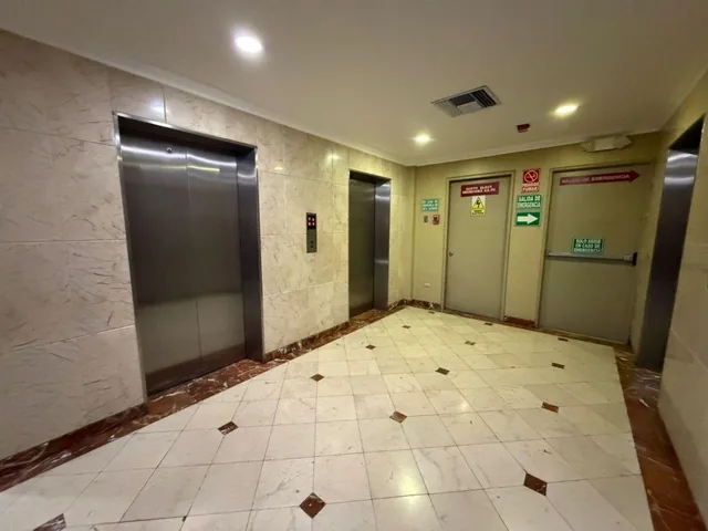 En Venta Oficina Ejecutiva 31 m² - Edificio Las Cámaras - Guayaquil, Guayas — imagen 5