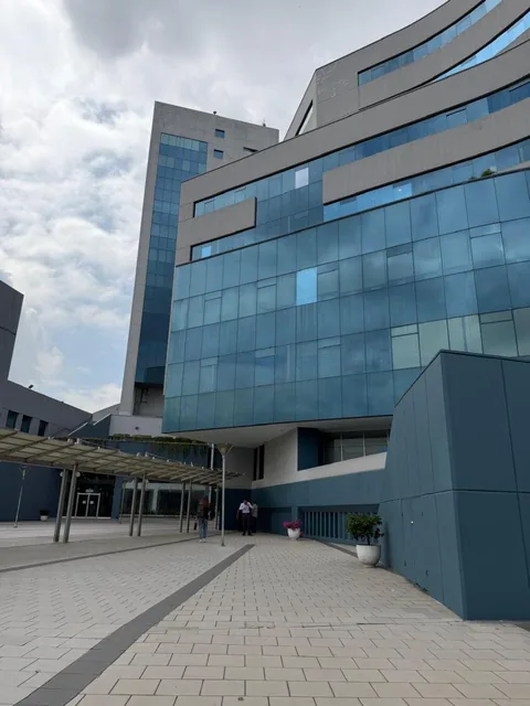 En Venta Oficina Ejecutiva 31 m² - Edificio Las Cámaras - Guayaquil, Guayas — imagen 2