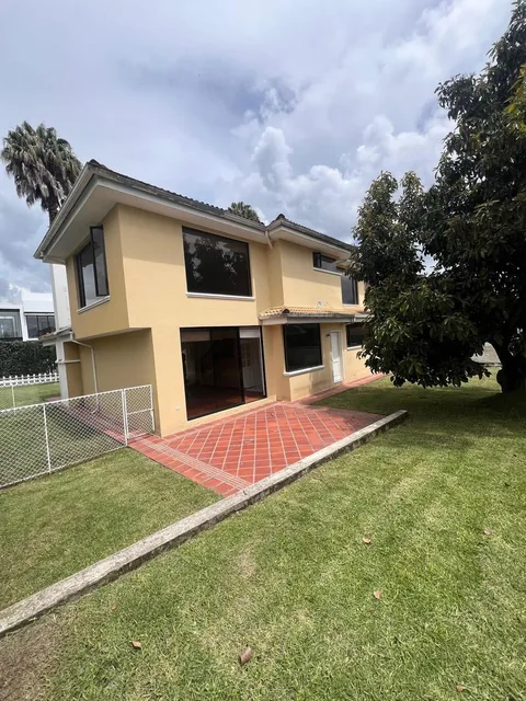 Casa de Estilo Americano en Venta en Tumbaco — imagen 2