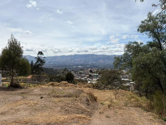 Terreno en Zámbiza: Derechos y Acciones Equivalentes a 1.200 m² — imagen 4