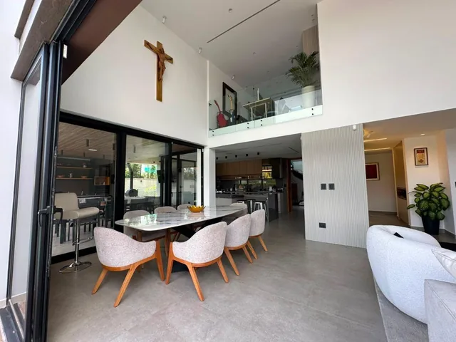 Hermosa Casa Moderna de Venta en Urbanización Privada Tumbaco! — imagen 5