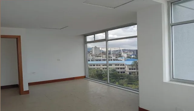 Av Atahualpa Vendo Oficina 515 m² 10 Parqueaderos — imagen 3