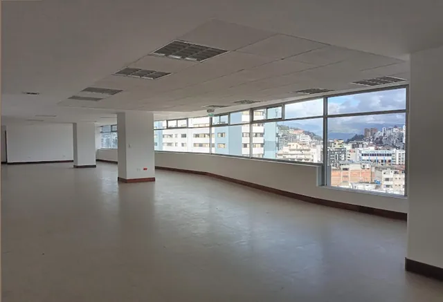 Av Atahualpa Vendo Oficina 515 m² 10 Parqueaderos — imagen 2