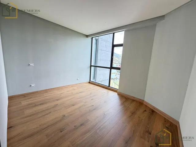 Hermoso Departamento Tres Habitaciones Cumbaya — imagen 2