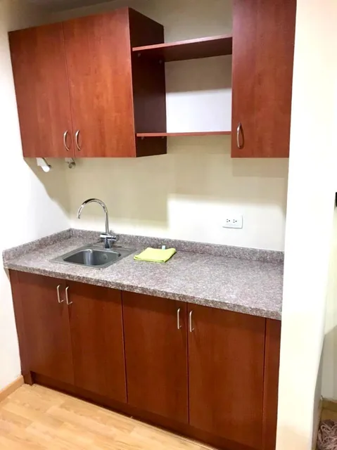 Oficina Amueblada en Venta, Sobre La 6 de Diciembre y Eloy Alfaro — imagen 3