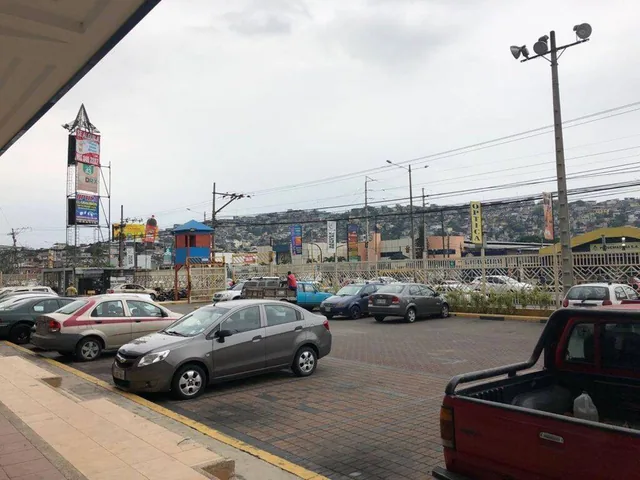 En Venta Centro Comercial 14.000 m² - Vía a Daule Km 3.5 - Guayaquil, Guayas — imagen 2
