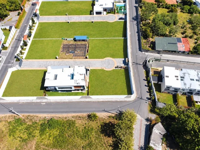 Cumbaya - Sector Plaza Koen en Venta Terreno 500 m² Urbanizacion Privada — imagen 2